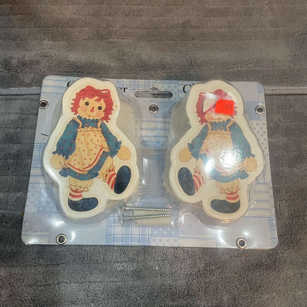 Vintage Raggedy Ann & Andy Comforter Clips Wall Decor Hanging New!